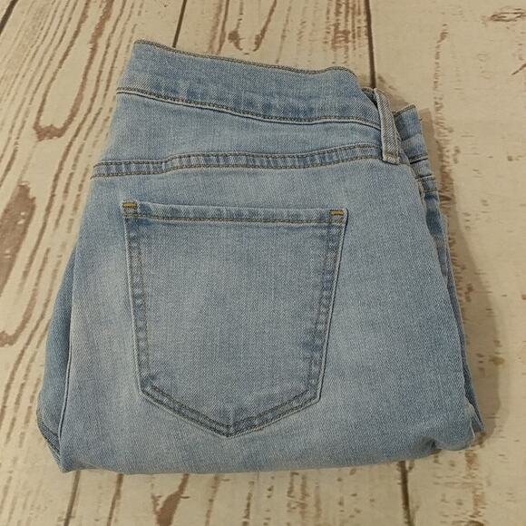 Old Navy Fitted Jean Shorts Blue Size 10 Regular - Picture 1 of 5